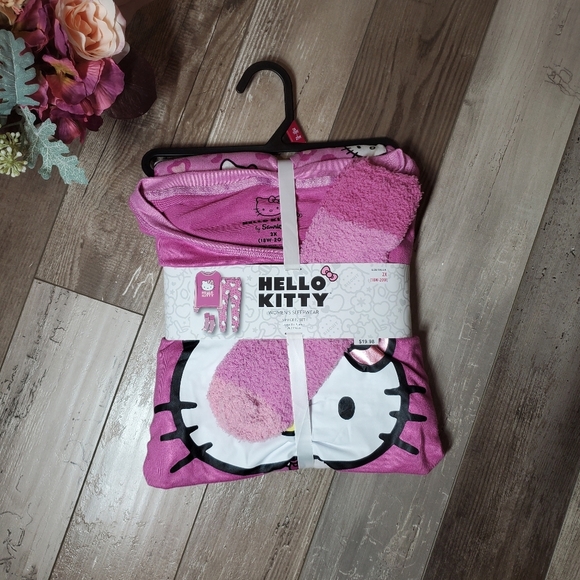 NWT Hello Kitty Women's Lounge Top and Pants with Socks Set 3-Piece Plus Size 2X - Picture 6 of 16
